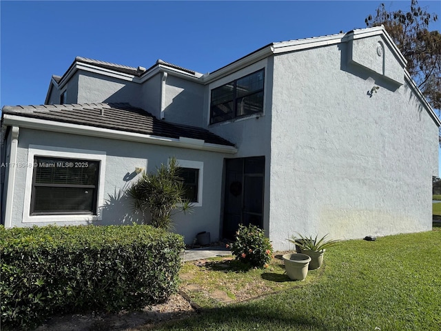 view of front of home with a front lawn