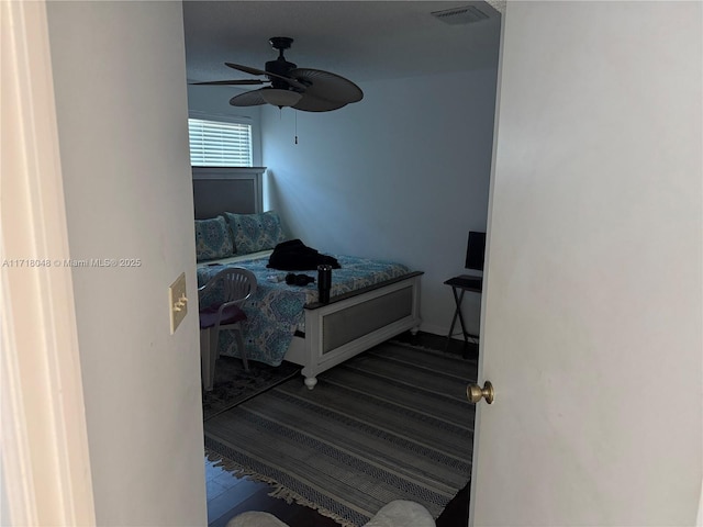 bedroom with ceiling fan