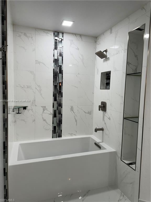 bathroom featuring tiled shower / bath