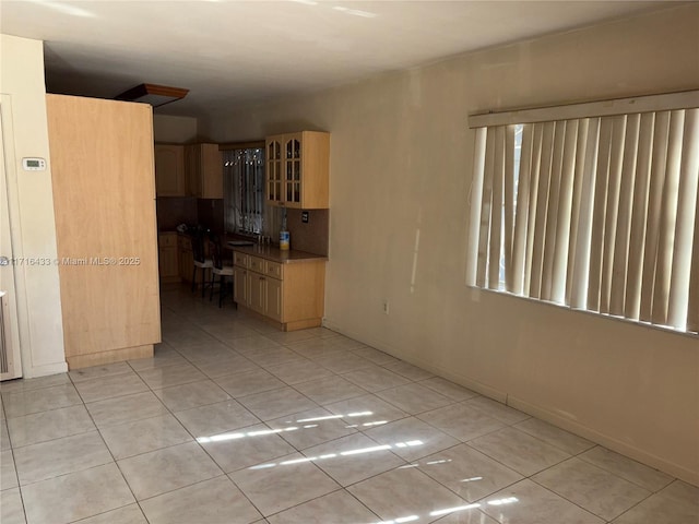 unfurnished room featuring light tile patterned floors