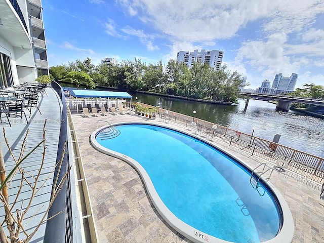 view of pool featuring a water view