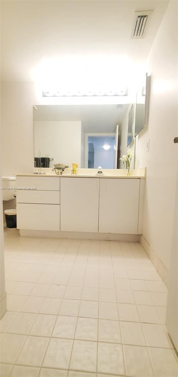 bathroom with visible vents and vanity