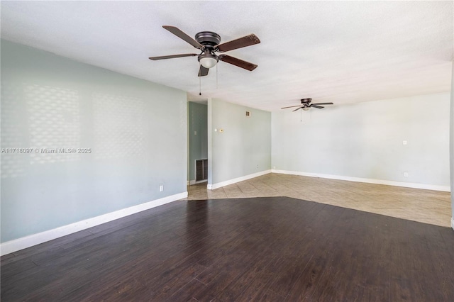 unfurnished room featuring a textured ceiling, light hardwood / wood-style flooring, and ceiling fan