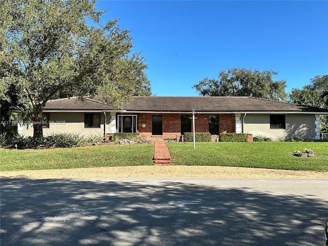 ranch-style home with a front yard