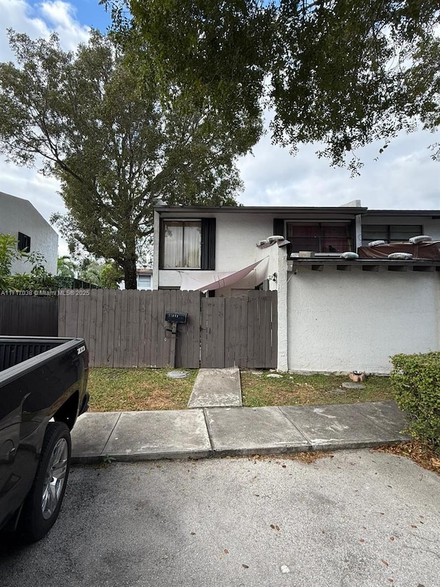 view of front of property