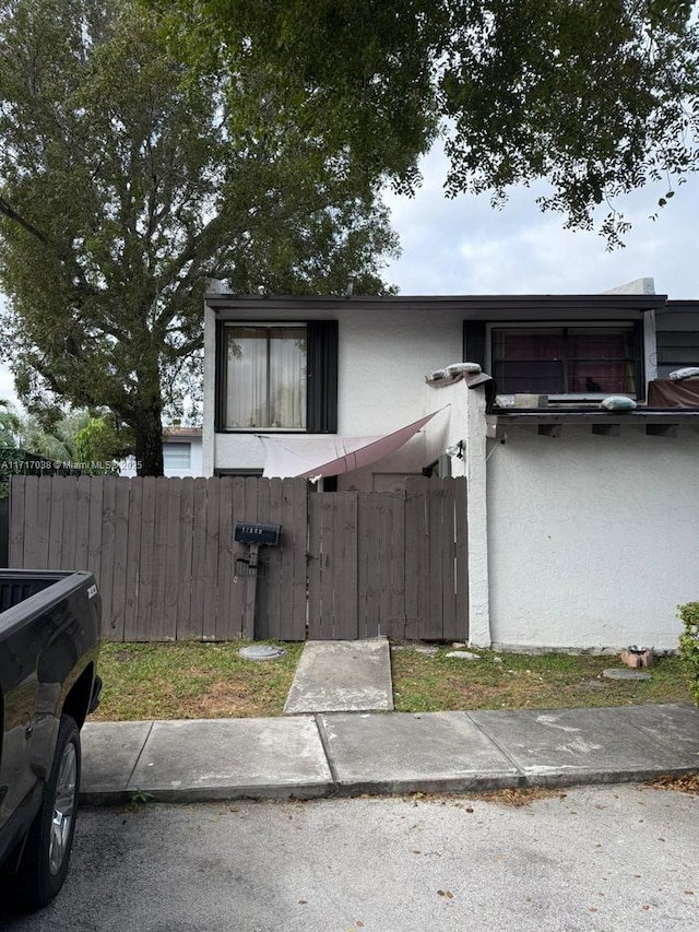 view of front of property