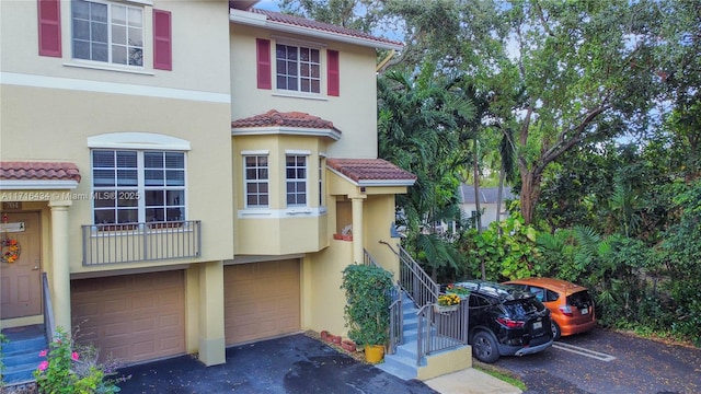 view of front facade featuring a garage