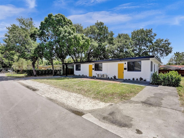 ranch-style house with a front yard