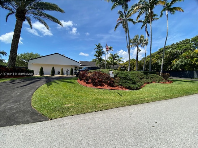 exterior space featuring a front yard