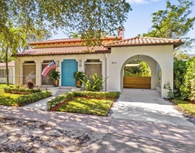 view of mediterranean / spanish-style house