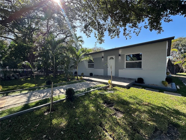 back of house featuring a lawn