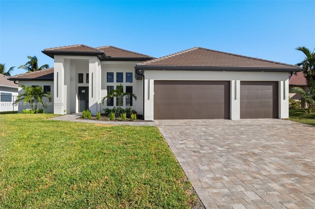 view of front of house featuring a garage and a front yard