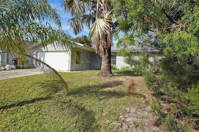 view of front of house featuring a garage and a front lawn