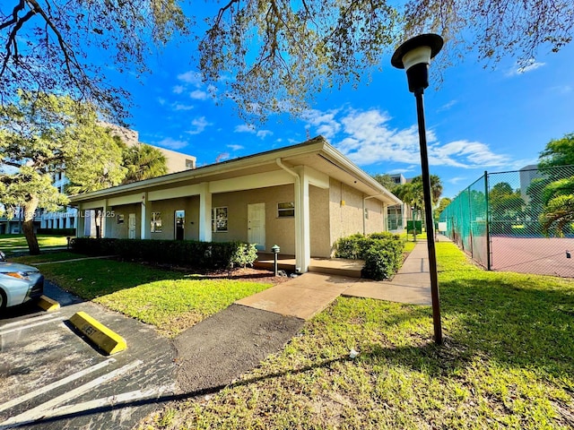 view of front of home featuring a front lawn