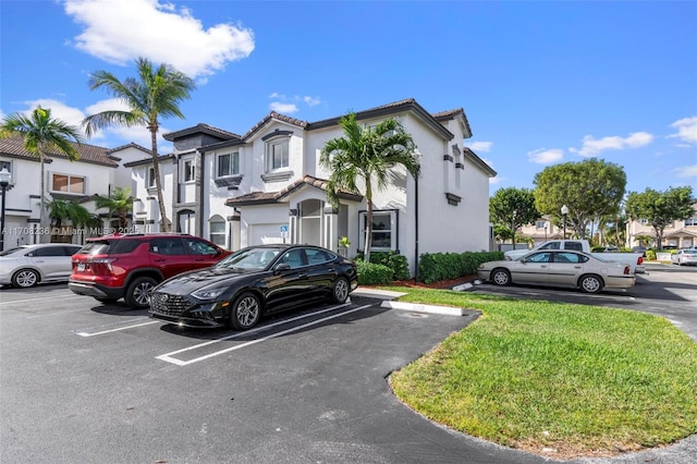 view of front of property with a front yard