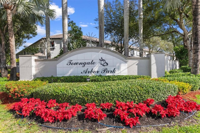 view of community / neighborhood sign