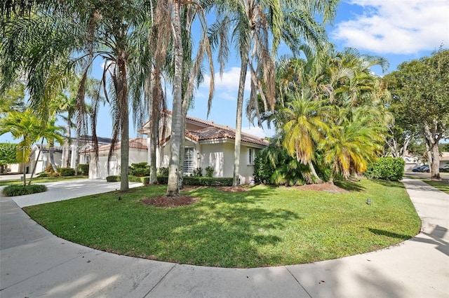 view of front of house with a front yard