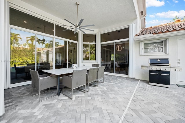 sunroom with ceiling fan