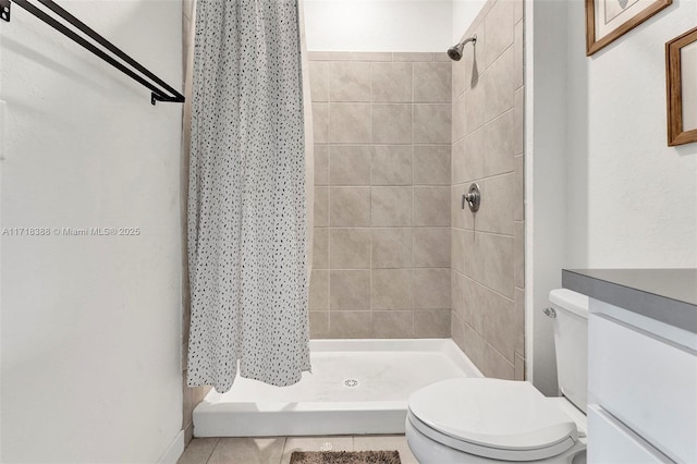 bathroom featuring tile patterned floors, a shower with curtain, and toilet