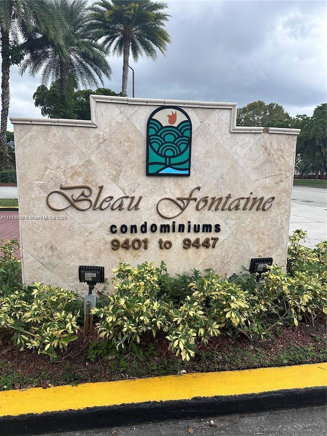 view of community / neighborhood sign