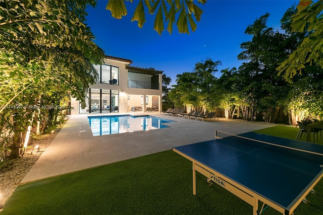 view of swimming pool featuring a patio