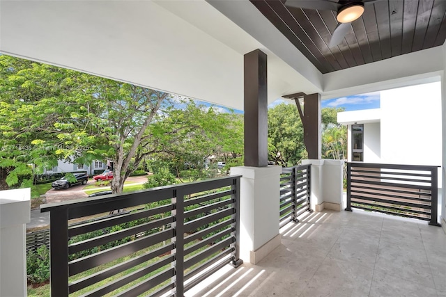 balcony featuring ceiling fan