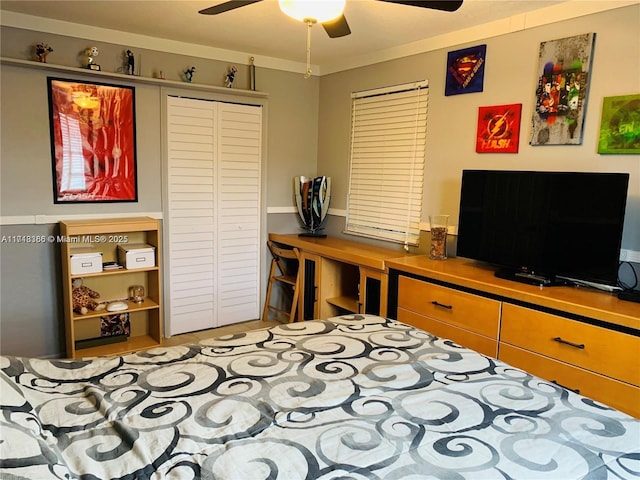 bedroom with ceiling fan and a closet