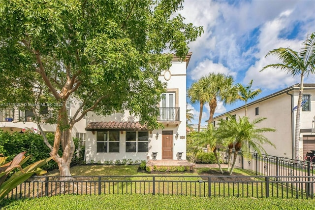 view of front of property featuring a balcony