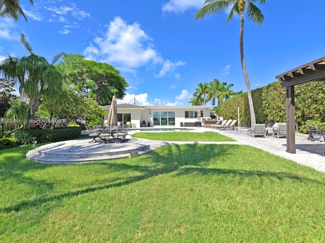 view of yard featuring a patio area