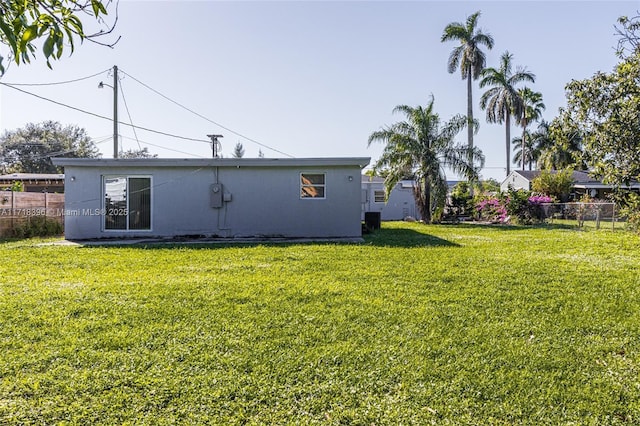 back of house featuring a yard