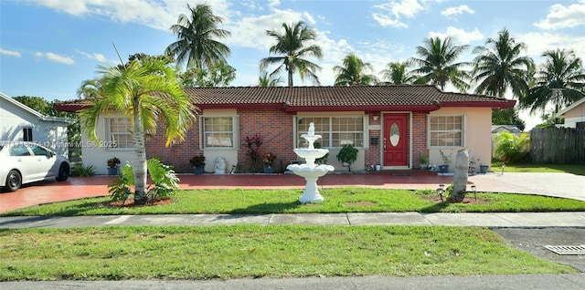 view of front of house featuring a front yard