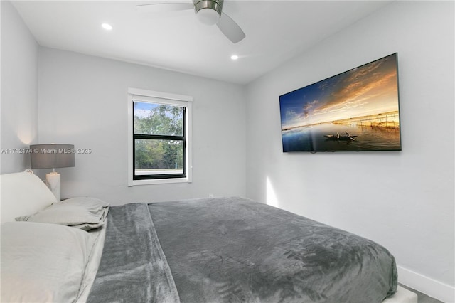 bedroom with ceiling fan