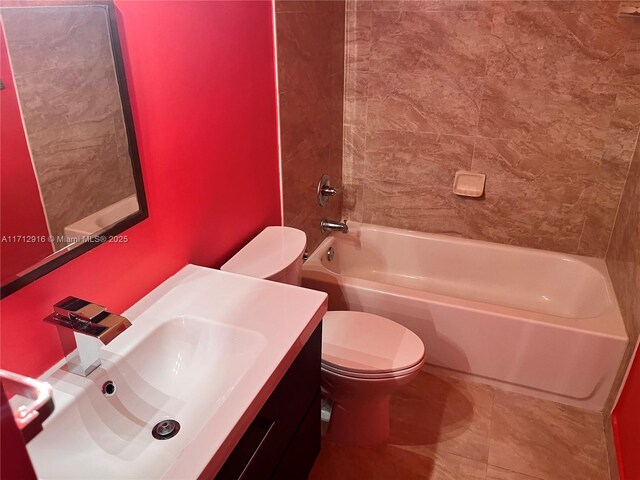 bathroom featuring shower / bathtub combination with curtain and toilet