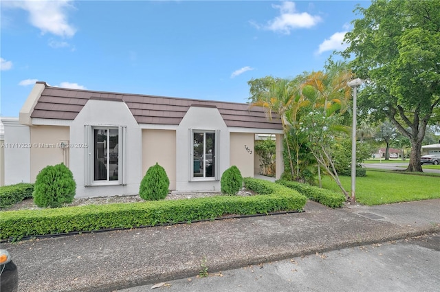 view of front of property with a front lawn