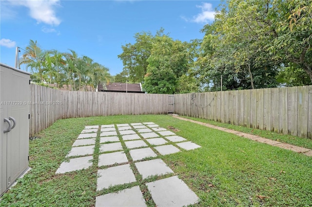 view of yard featuring a patio area