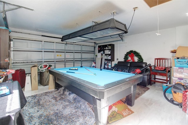 playroom featuring pool table