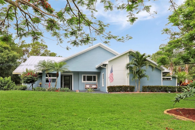 ranch-style home featuring a front lawn