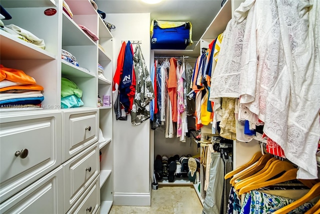 view of spacious closet