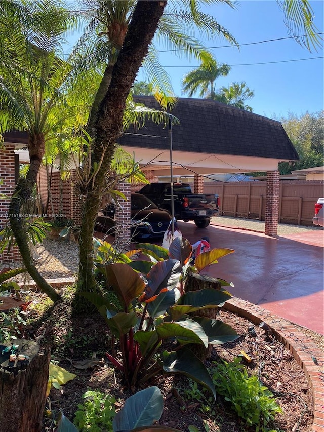 view of yard featuring a carport