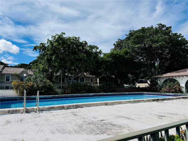 view of swimming pool