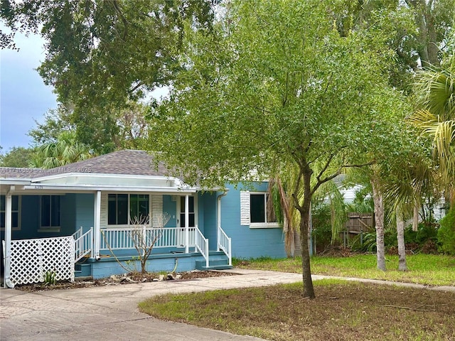 view of front of property with covered porch