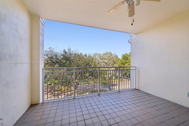 balcony featuring ceiling fan