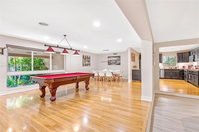 playroom featuring sink, light wood-type flooring, and pool table