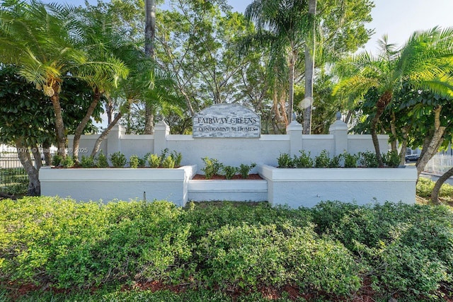 view of community / neighborhood sign