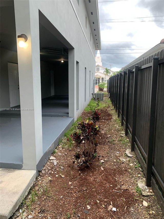 2250 W 5th Way, Hialeah, FL 33010 - view of yard
