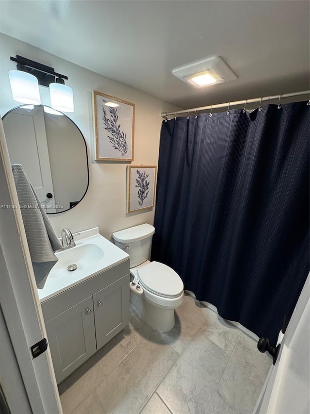 bathroom with toilet, a shower with shower curtain, and vanity