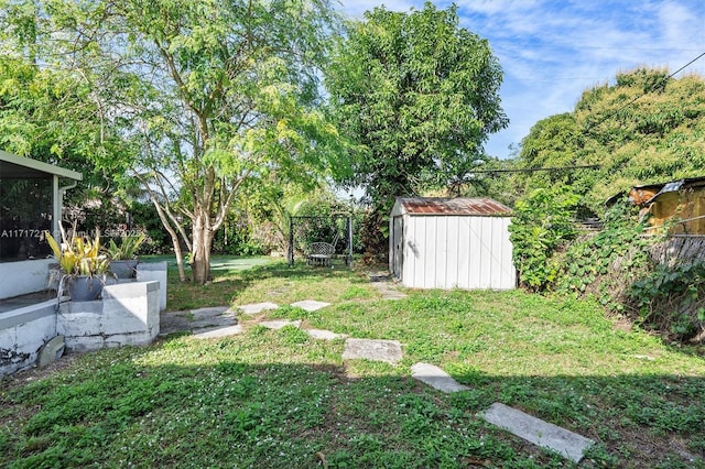 view of yard featuring a storage unit