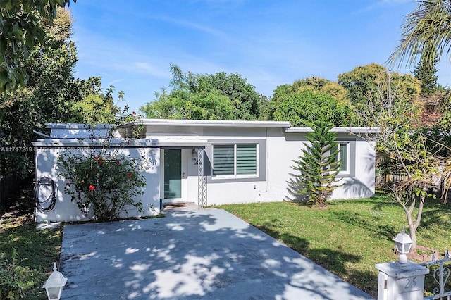 view of front of home with a front lawn