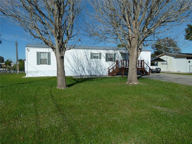 view of front of property with a front lawn