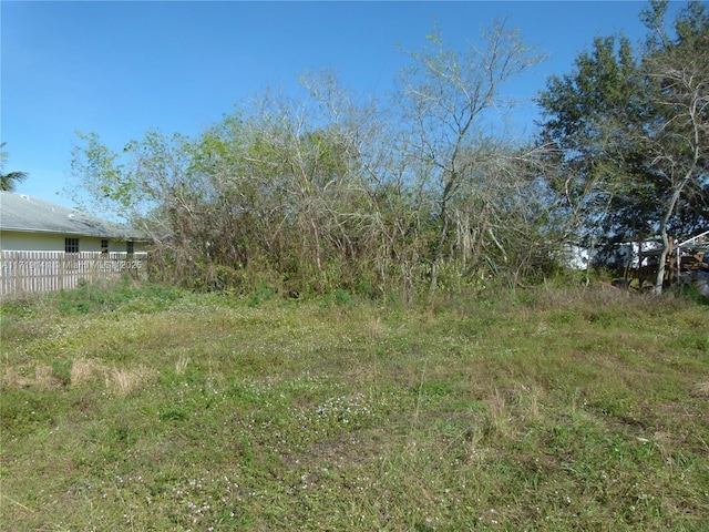 Listing photo 2 for 1211 9th St, Bulkhead Ridge FL 34974